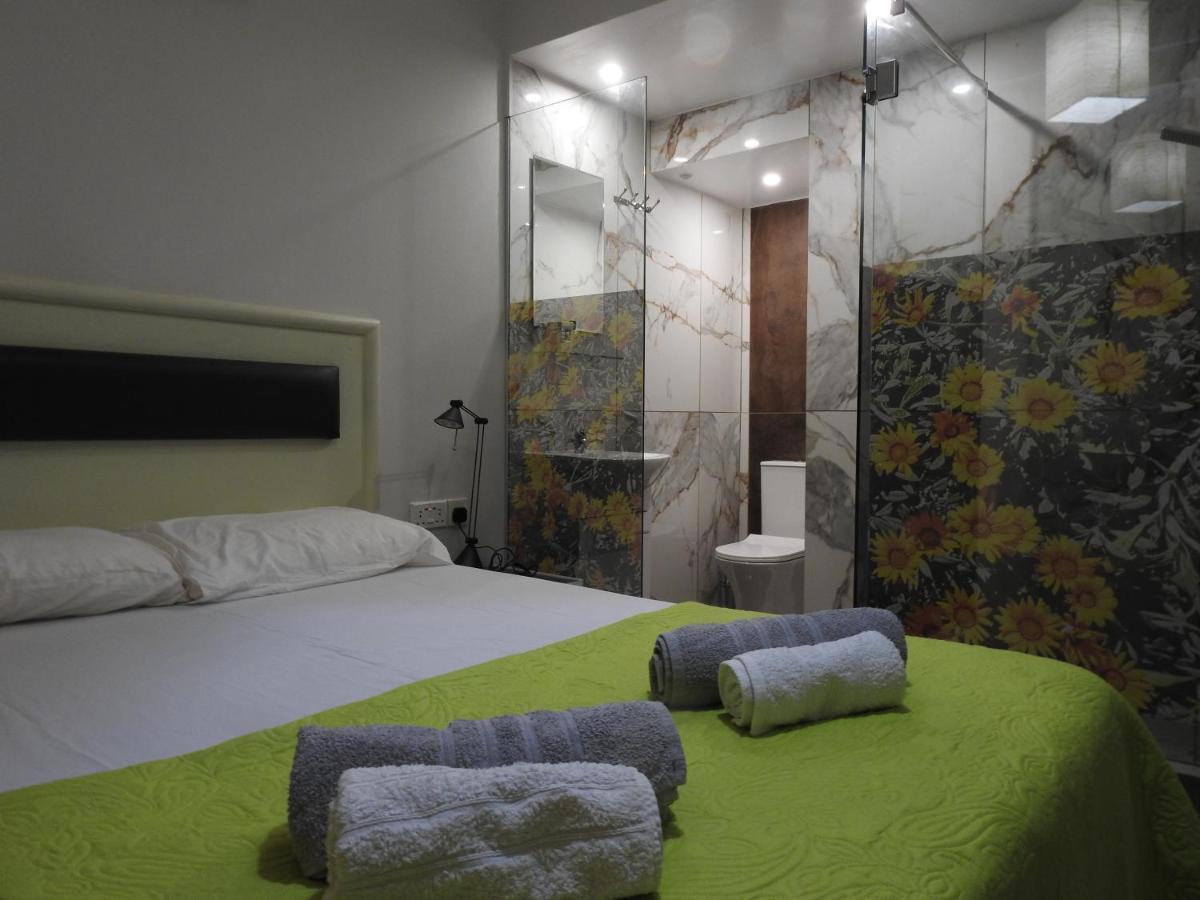 Green Bay Penthouse 2 프로타라스 외부 사진